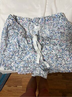 Amazon Essentials Women's Floral Print Drawstring Pajama Shorts - White Multi